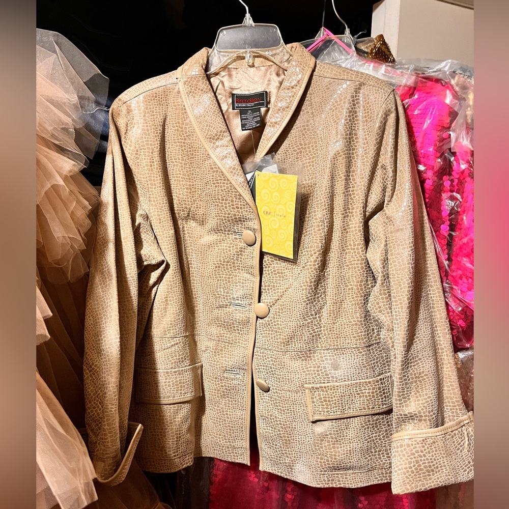 Elegant Beige Textured Blazer
